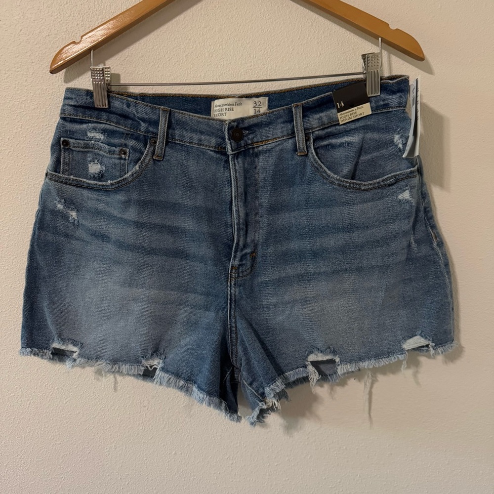 Abercrombie Curve Love High Rise Denim Shorts Medium Wash Distressed NWT-32/14